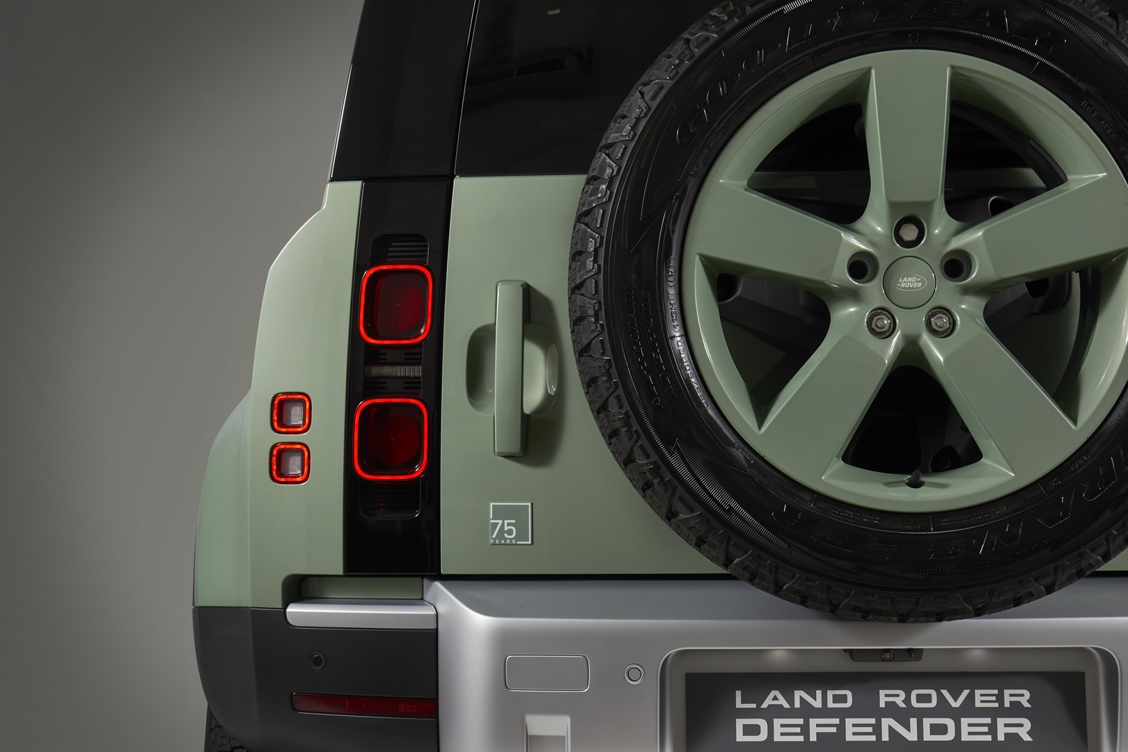 Land Rover Defender 75TH LIMITED EDITION แลนด์โรเวอร์ ดิเฟนเดอร์ ปี 2023 : ภาพที่ 9