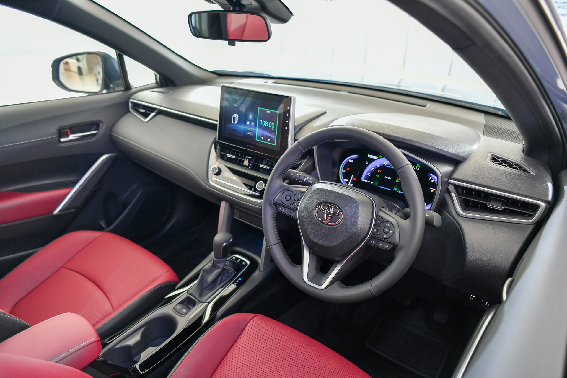 Toyota Corolla Cross HEV Premium โตโยต้า ปี 2024 : ภาพที่ 13