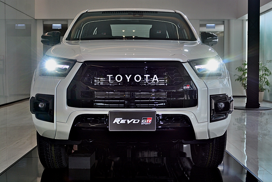 Toyota Revo GR Sport 2.8 AT Hi-Floor 4X4 โตโยต้า รีโว่ ปี 2021 : ภาพที่ 3