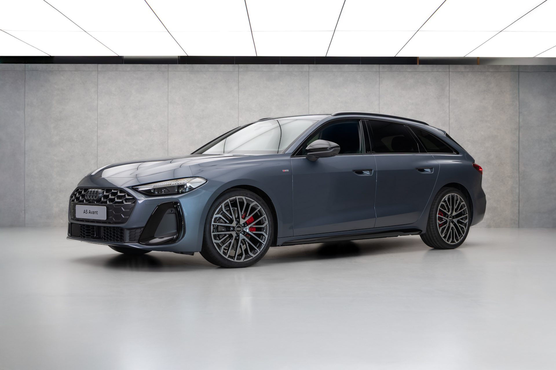 Audi A5 Avant TFSI e quattro Tech Plus อาวดี้ เอ5 ปี 2025 : ภาพที่ 1