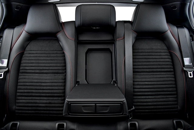 Mercedes-benz GLA-Class GLA 250 AMG Dynamic MY2017 เมอร์เซเดส-เบนซ์ จีแอลเอ-คลาส ปี 2017 : ภาพที่ 9