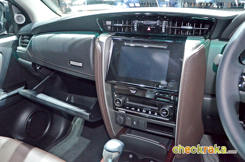 Toyota Fortuner 2.7V 2WD AT โตโยต้า ฟอร์จูนเนอร์ ปี 2015 : ภาพที่ 14