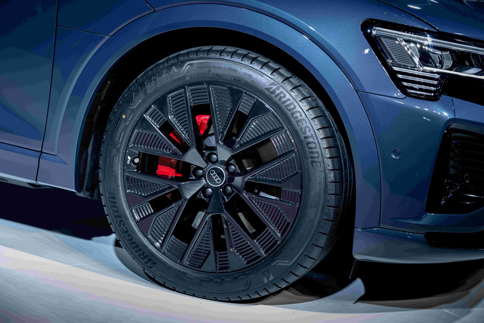 Audi Q8 Sportback e-tron 55 quattro S line Black edition อาวดี้ ปี 2023 : ภาพที่ 4
