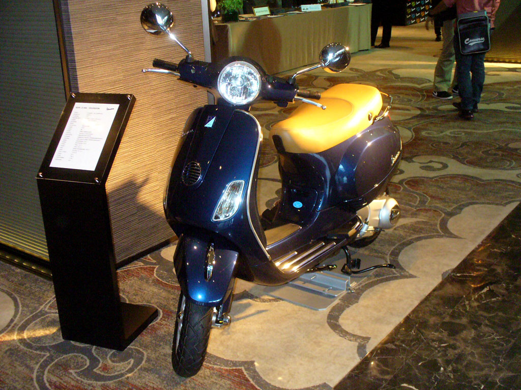 Vespa GTS 300 ie Super (Urban Sports) เวสป้า ปี 2012 : ภาพที่ 5