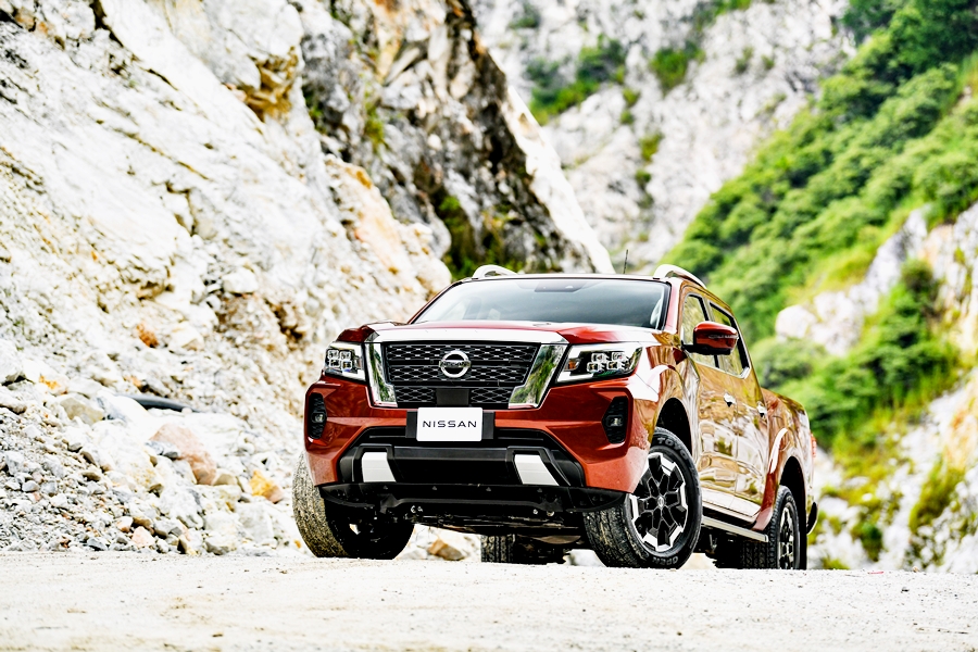 Nissan Navara Double Cab Calibre E 6MT นิสสัน นาวาร่า ปี 2024 : ภาพที่ 3