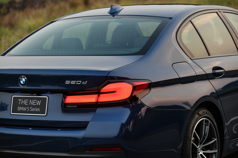 BMW Series 5 520d M Sport บีเอ็มดับเบิลยู ซีรีส์5 ปี 2021 : ภาพที่ 3