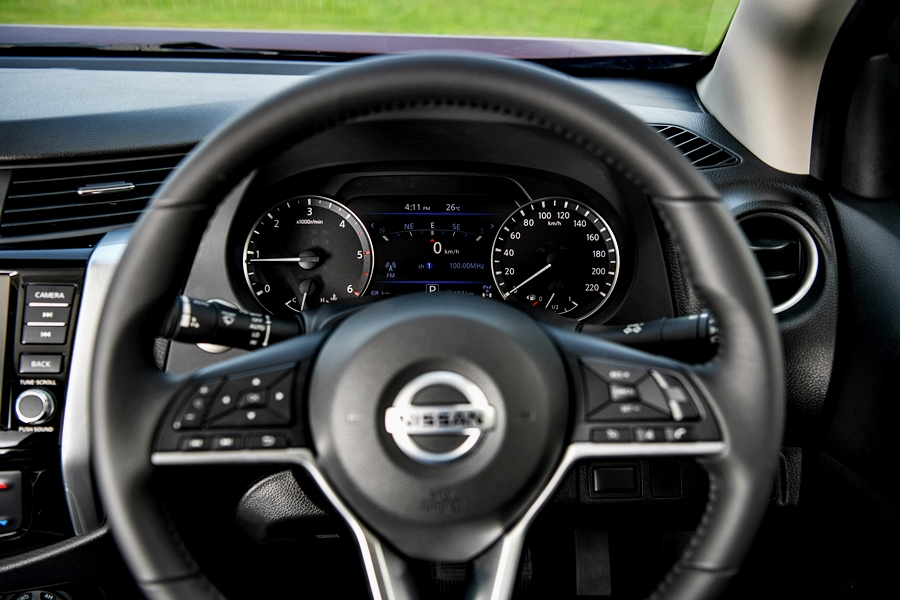 Nissan Navara Double Cab Calibre E 6MT นิสสัน นาวาร่า ปี 2024 : ภาพที่ 8