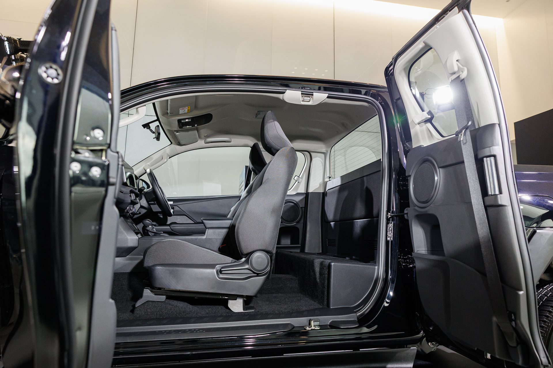 Toyota Hilux Travo Smart Cab Prerunner 2.8 Premium MT โตโยต้า ไฮลักซ์ ทราโว ปี 2025 : ภาพที่ 10