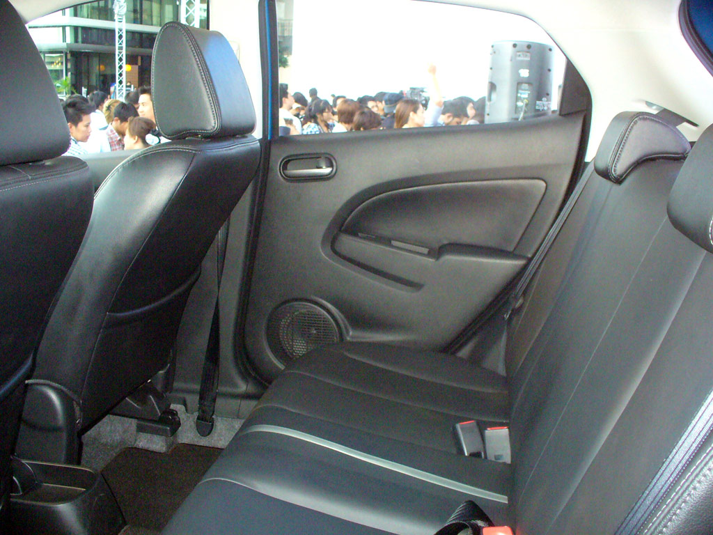 Mazda 2 Sports Maxx AT มาสด้า ปี 2012 : ภาพที่ 16