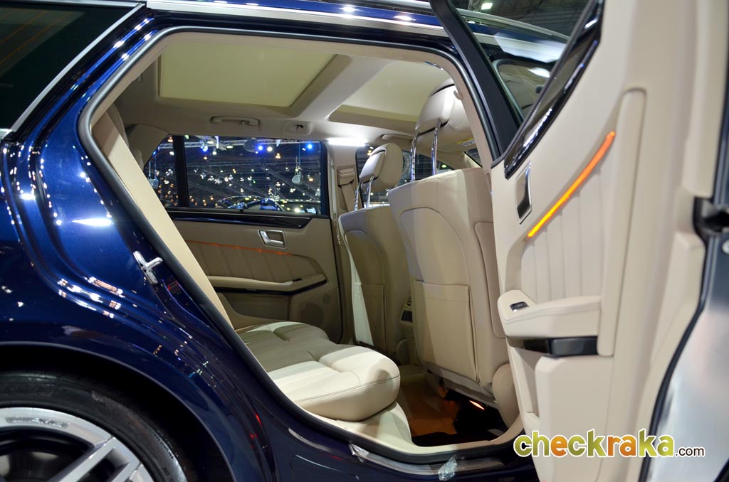 Mercedes-benz E-Class E 300 BlueTEC Hybrid Estate AMG Dynamic เมอร์เซเดส-เบนซ์ อี-คลาส ปี 2013 : ภาพที่ 12