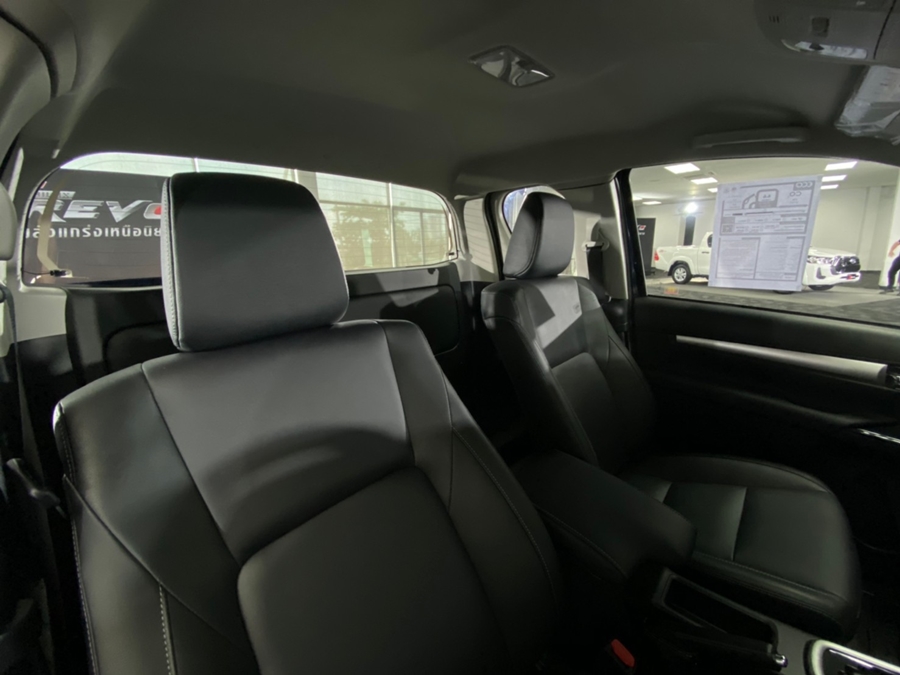 Toyota Revo Smart Cab 4x4 2.4 Mid 60th Anniversary โตโยต้า รีโว่ ปี 2022 : ภาพที่ 12