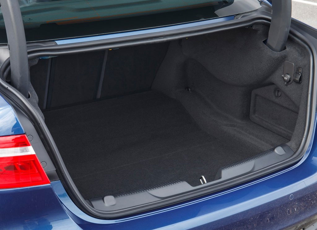 Jaguar XE 2.0 R-Sport จากัวร์ เอ็กซ์อี ปี 2015 : ภาพที่ 9