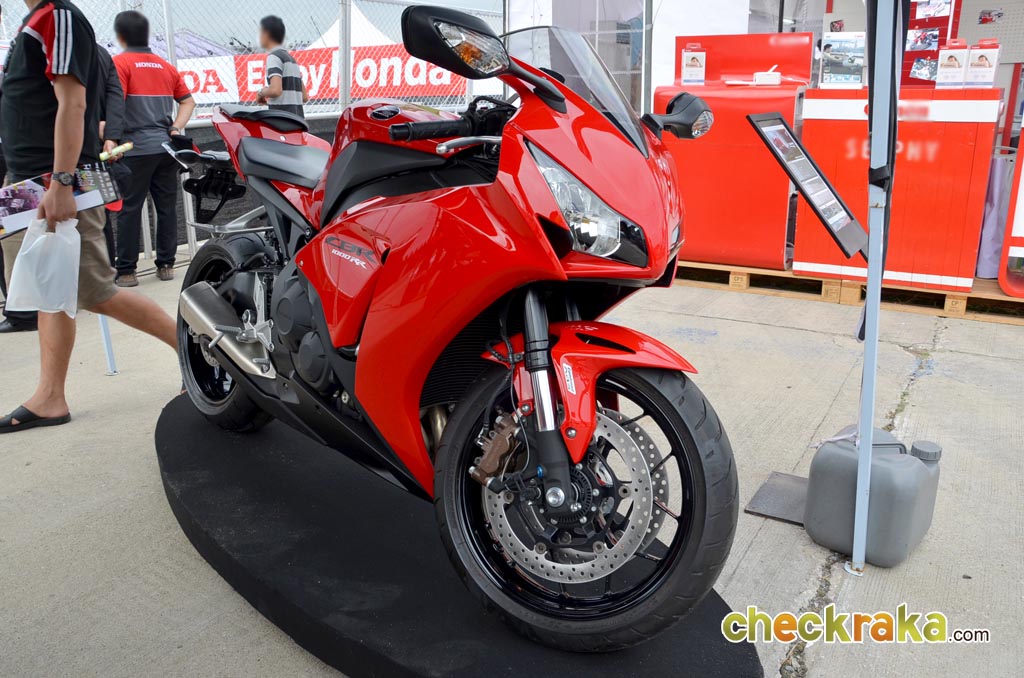 Honda CBR 1000RR ฮอนด้า ซีบีอาร์ ปี 2012 : ภาพที่ 8