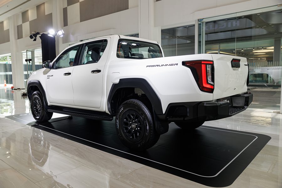 Toyota Hilux Travo Double Cab 4TREX 2.8 Premium MT โตโยต้า ไฮลักซ์ ทราโว ปี 2025 : ภาพที่ 2