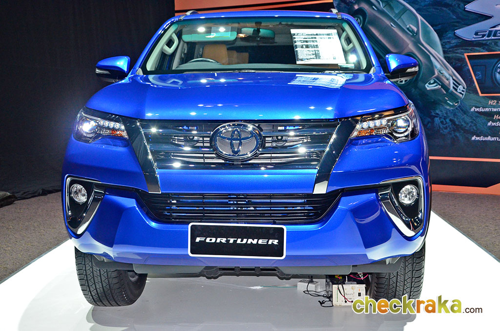 Toyota Fortuner 2.8V 4WD AT โตโยต้า ฟอร์จูนเนอร์ ปี 2015 : ภาพที่ 13