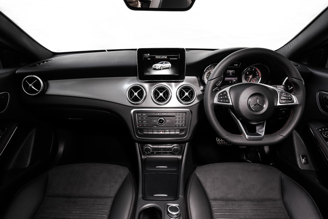 Mercedes-benz CLA-Class CLA 250 Shooting Brake AMG Sport เมอร์เซเดส-เบนซ์ ปี 2015 : ภาพที่ 7