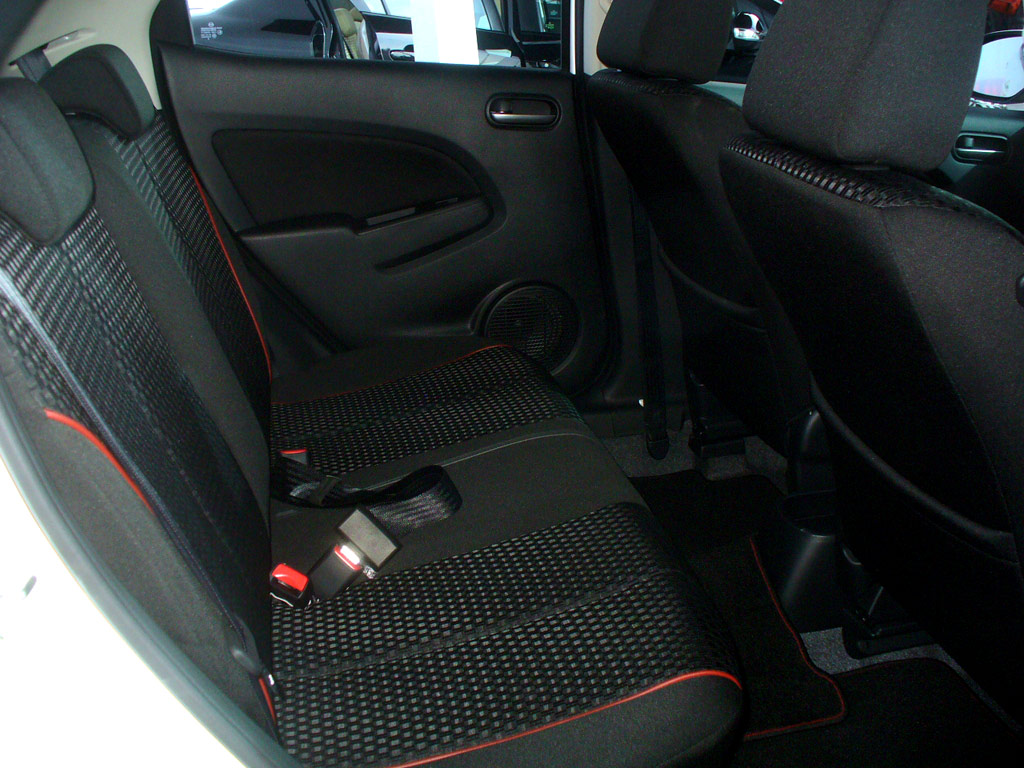 Mazda 2 Sports Maxx AT มาสด้า ปี 2012 : ภาพที่ 11