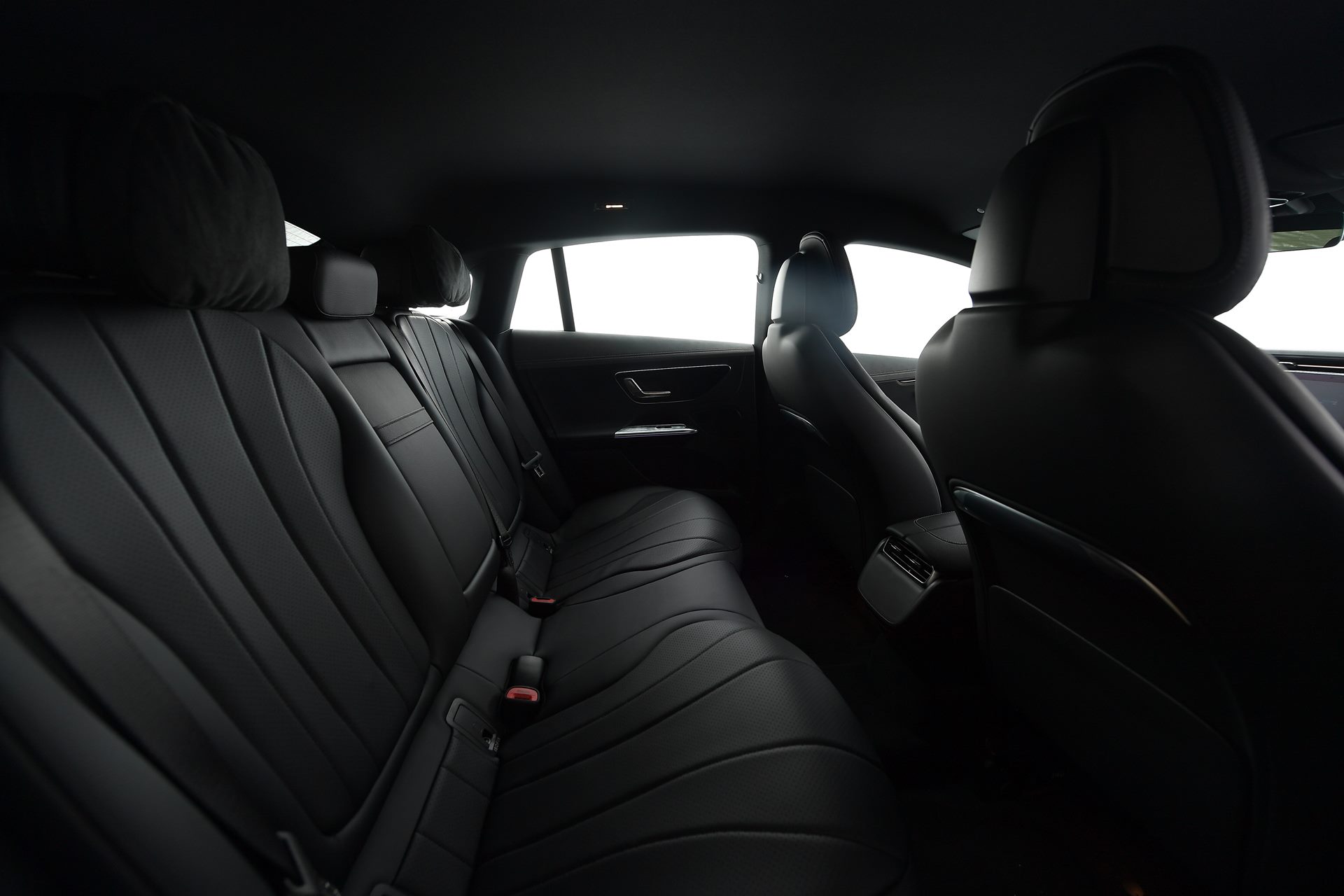 Mercedes-benz EQ EQE 300 เมอร์เซเดส-เบนซ์ ปี 2024 : ภาพที่ 15