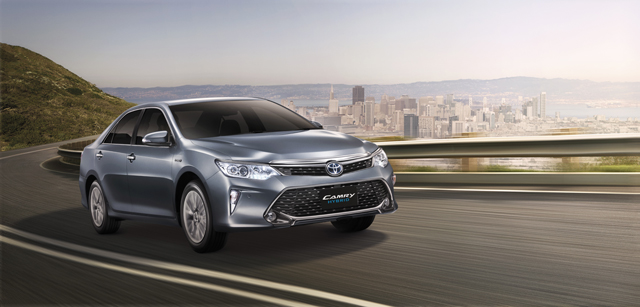 Toyota Camry Hybrid 2.5 HV Premium โตโยต้า แคมรี่ไฮบริด ปี 2015 : ภาพที่ 4