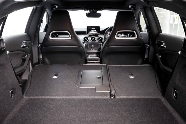 Mercedes-benz CLA-Class CLA 250 Shooting Brake AMG Sport เมอร์เซเดส-เบนซ์ ปี 2015 : ภาพที่ 8