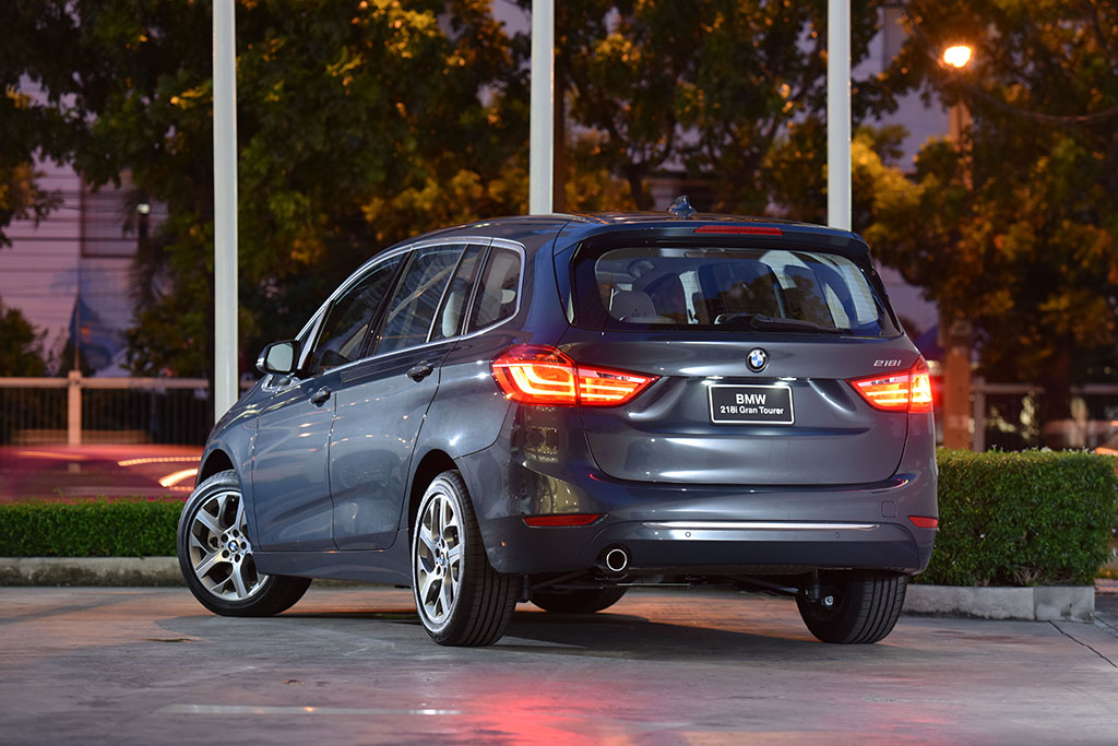 BMW Series 2 218i Gran Tourer Luxury บีเอ็มดับเบิลยู ซีรีส์ 2 ปี 2015 : ภาพที่ 2