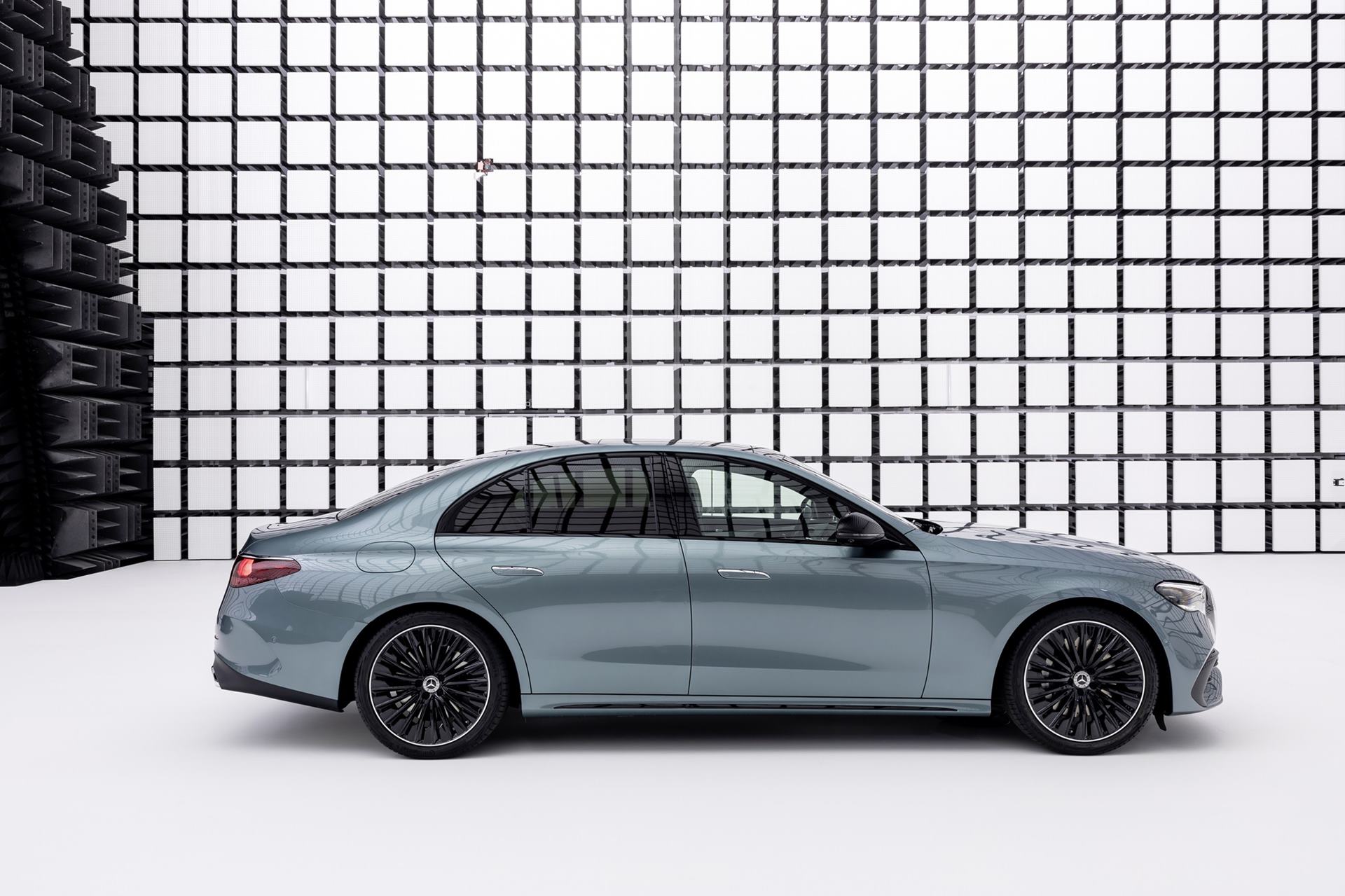 Mercedes-benz E-Class E 350 e AMG Dํynamic เมอร์เซเดส-เบนซ์ อี-คลาส ปี 2024 : ภาพที่ 3