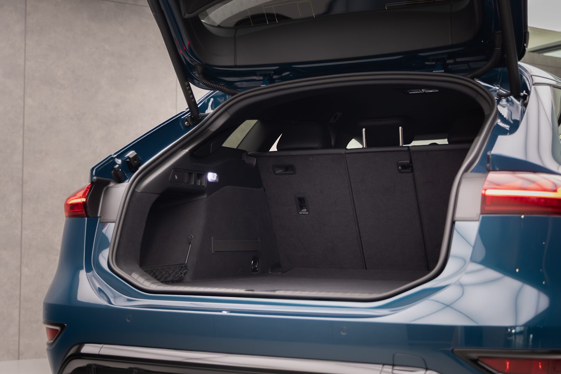 Audi S6 Avant e-tron quattro อาวดี้ ปี 2025 : ภาพที่ 10