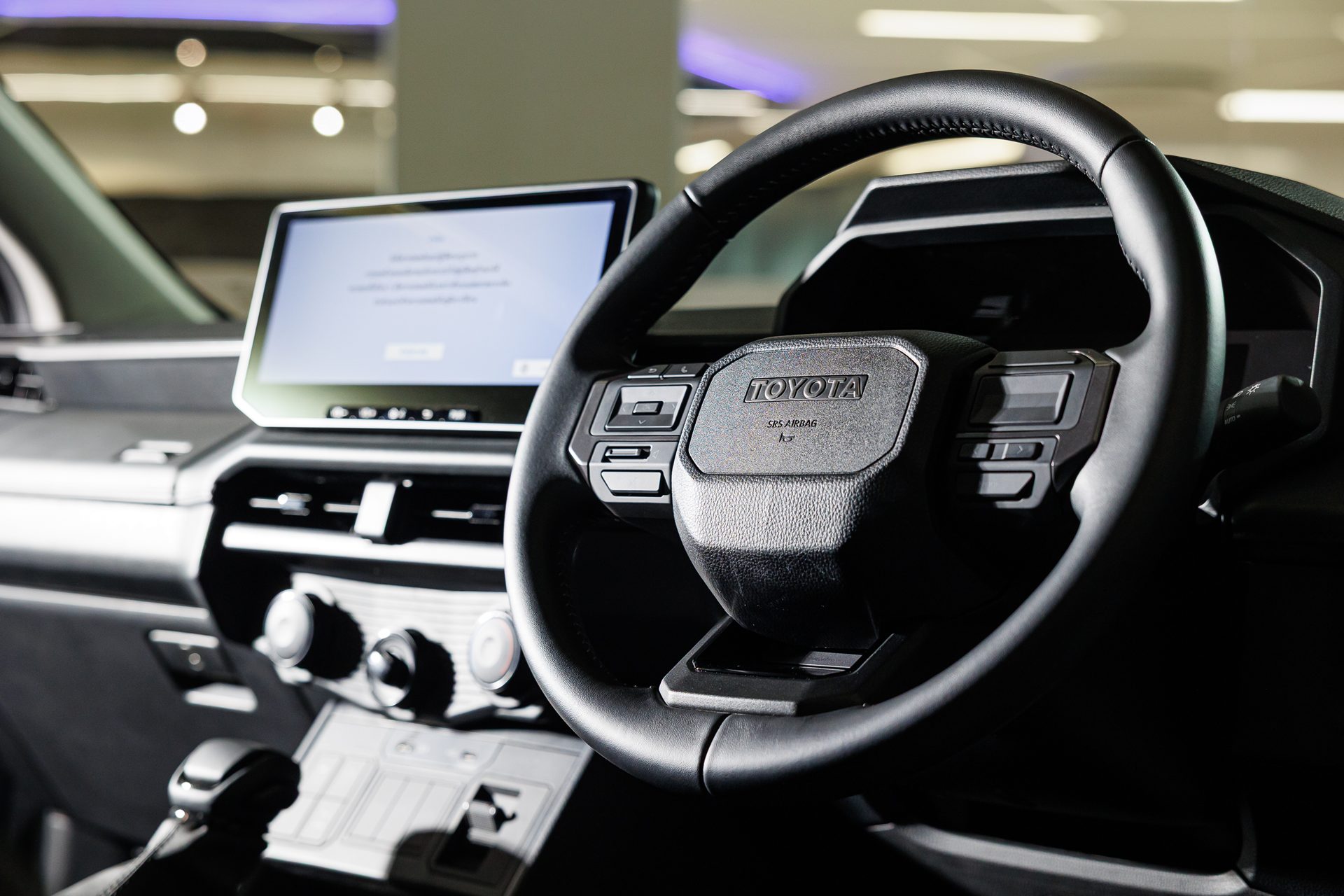 Toyota Hilux Travo Smart Cab 4TREX 2.8 Premium MT โตโยต้า ไฮลักซ์ ทราโว ปี 2025 : ภาพที่ 9