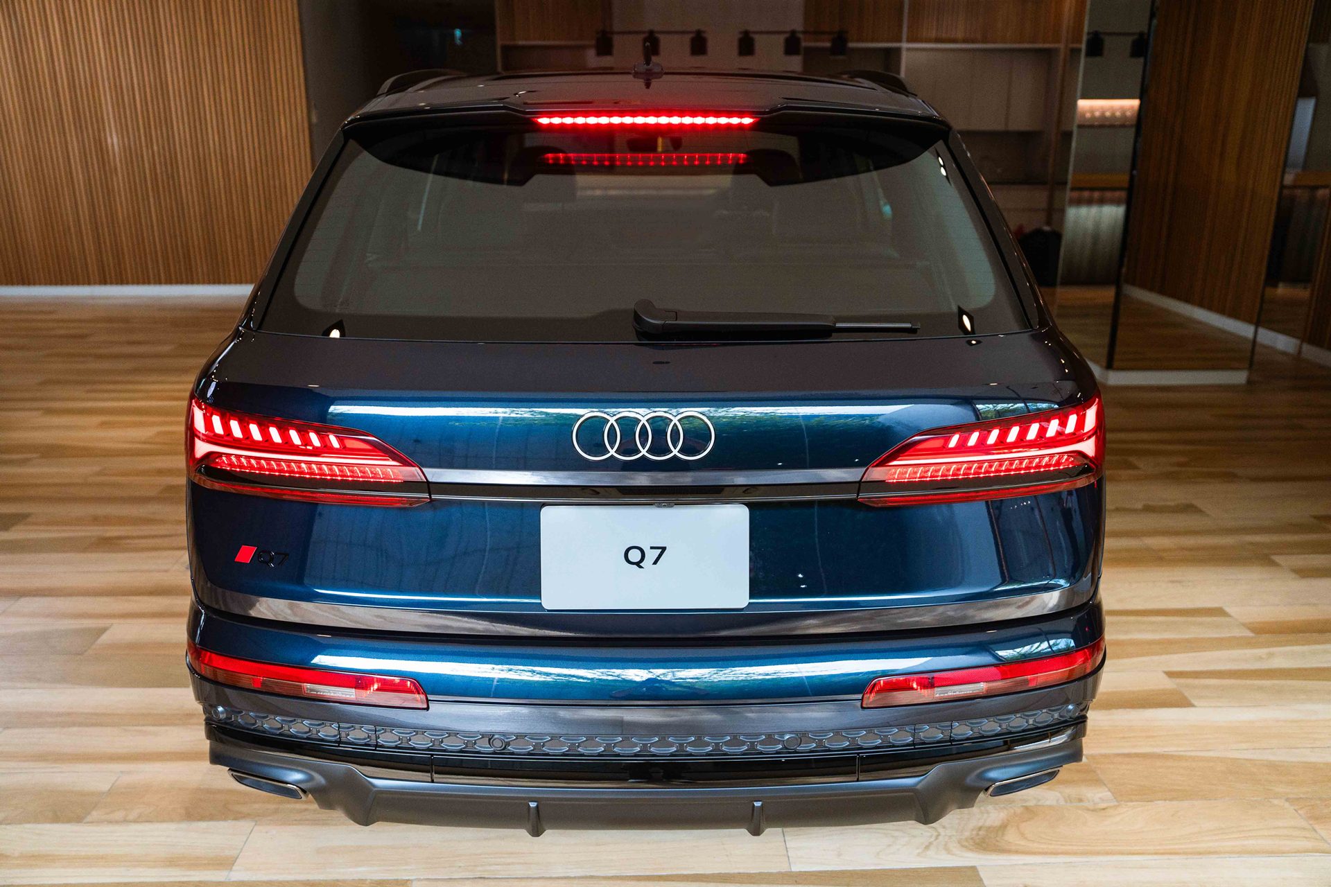 Audi Q7 TFSI e quattro S line edition one อาวดี้ คิว7 ปี 2024 : ภาพที่ 3