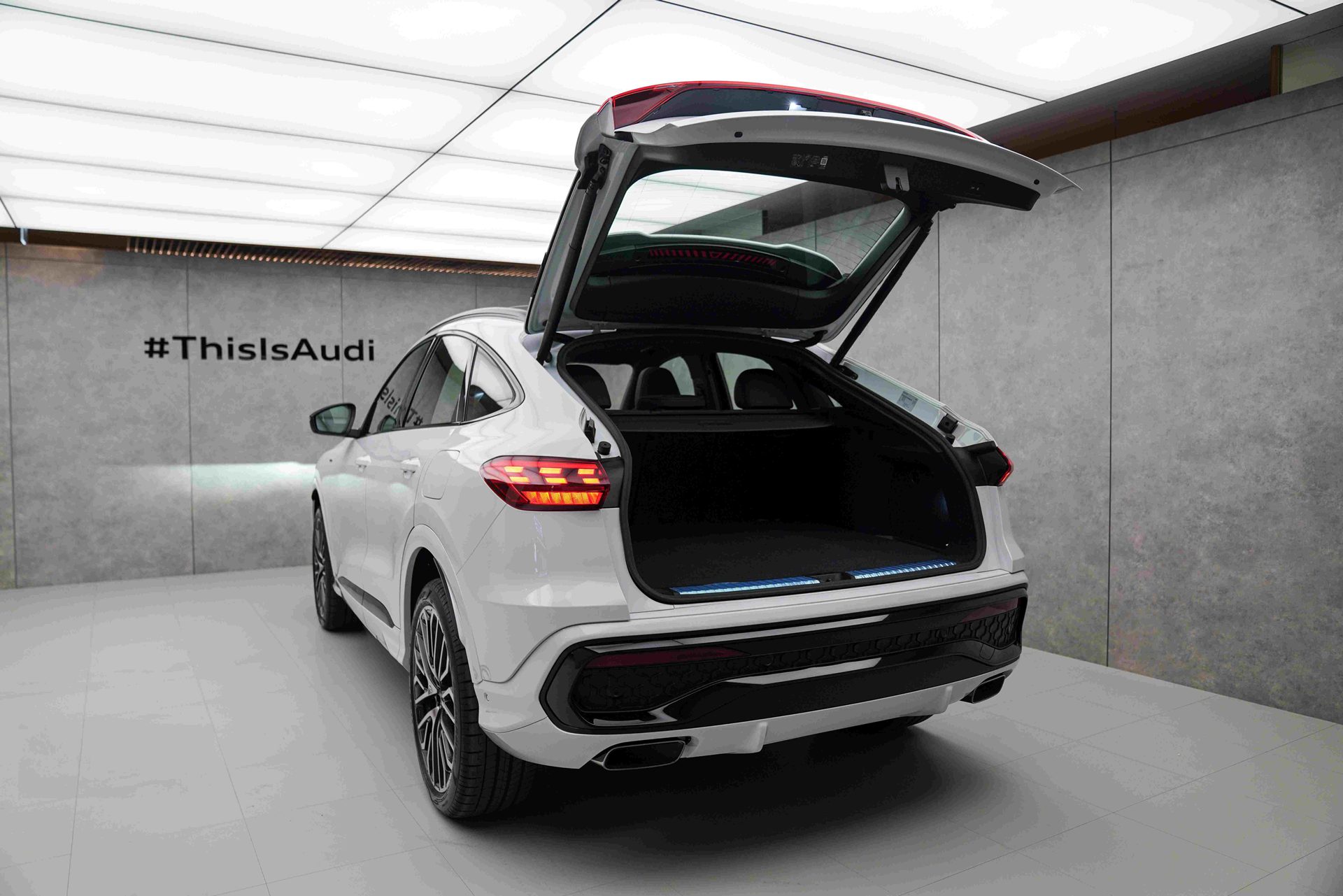 Audi Q5 Sportback e hybrid quattro Tech Pro อาวดี้ คิว5 ปี 2025 : ภาพที่ 3