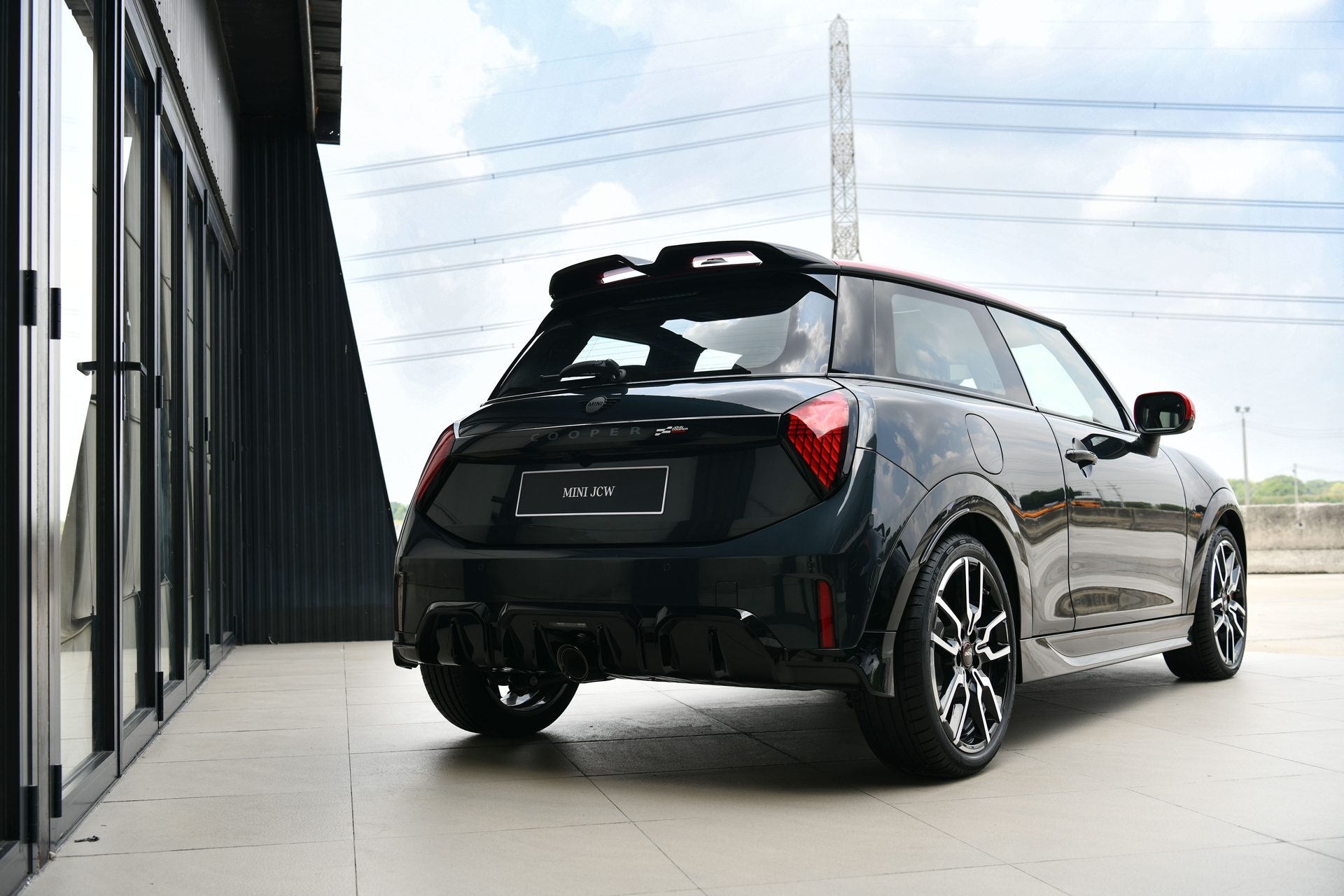 Mini John Cooper Works 3-Door Hatch มินิ จอห์น คูเปอร์ เวิร์กส์ ปี 2025 : ภาพที่ 2