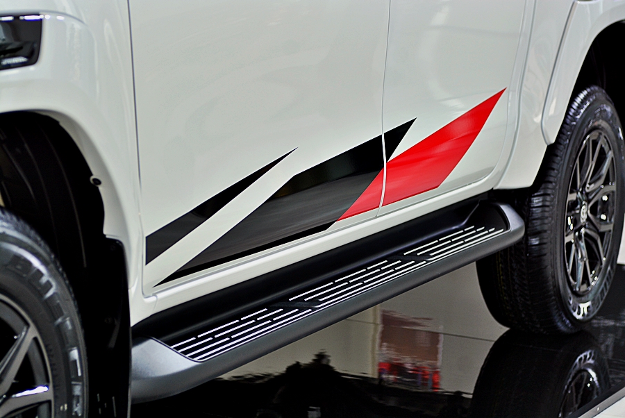 Toyota Revo GR Sport 2.8 AT Hi-Floor 4X4 โตโยต้า รีโว่ ปี 2021 : ภาพที่ 4