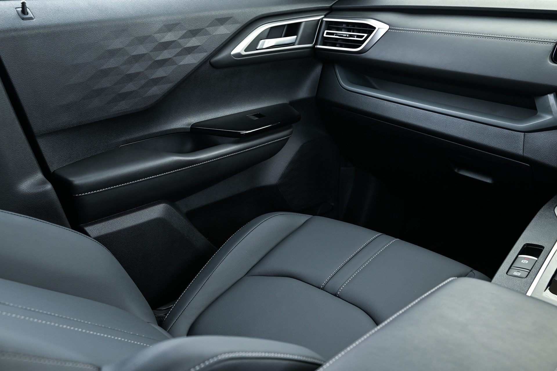 Mitsubishi Xforce HEV Ignite มิตซูบิชิ ปี 2025 : ภาพที่ 5