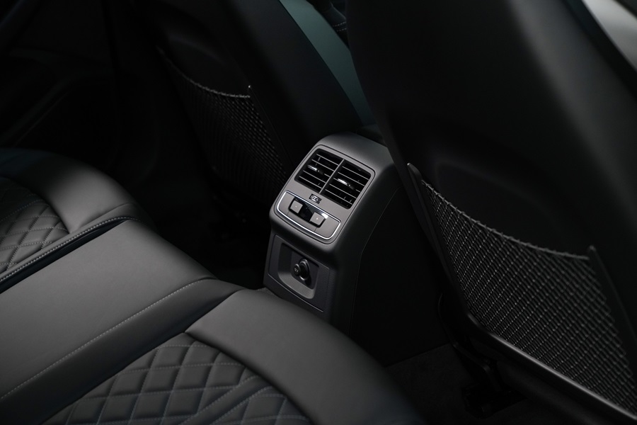 Audi A4 Avant 45 TFSI quattro S line Black Edition อาวดี้ เอ4 ปี 2020 : ภาพที่ 14