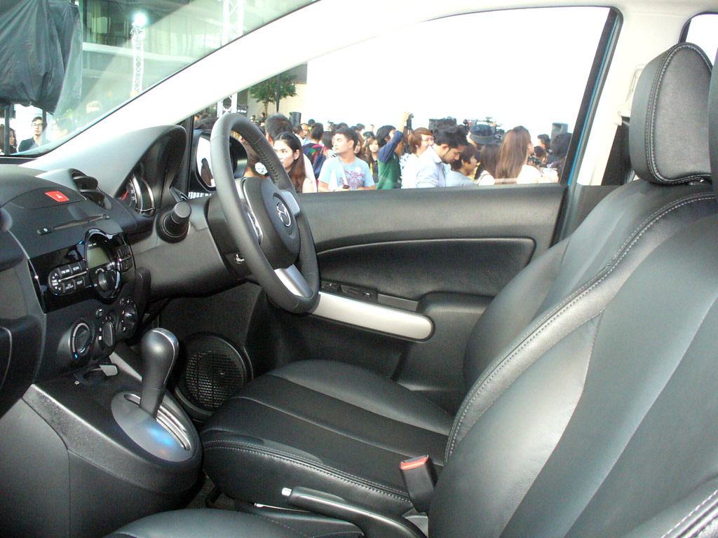 Mazda 2 Sports Maxx AT มาสด้า ปี 2012 : ภาพที่ 15