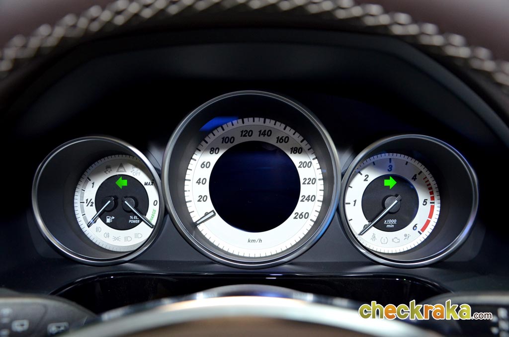 Mercedes-benz E-Class E 300 BlueTEC Hybrid Estate AMG Dynamic เมอร์เซเดส-เบนซ์ อี-คลาส ปี 2013 : ภาพที่ 15