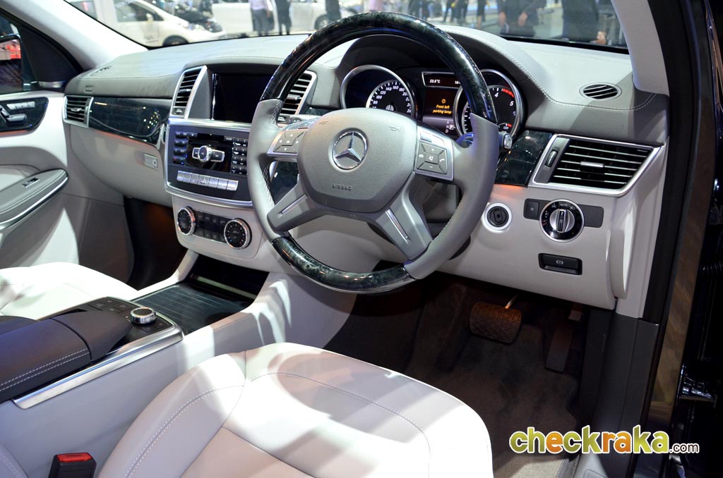 Mercedes-benz GL-Class GL350 BlueTEC AMG Premium เมอร์เซเดส-เบนซ์ ปี 2013 : ภาพที่ 12