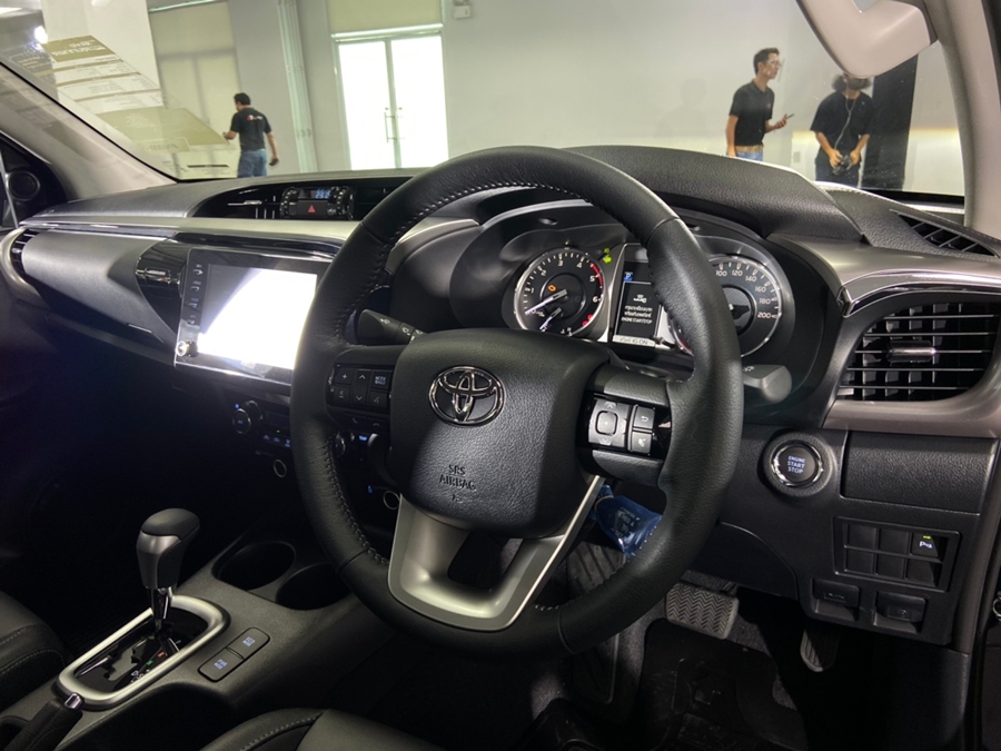 Toyota Revo Smart Cab Prerunner 2.4 Mid 60th Anniversary โตโยต้า รีโว่ ปี 2022 : ภาพที่ 9