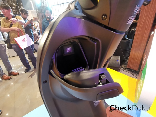 Honda Scoopy i LINE FRIENDS Special Edition ฮอนด้า สกู้ปปี้ไอ ปี 2019 : ภาพที่ 15