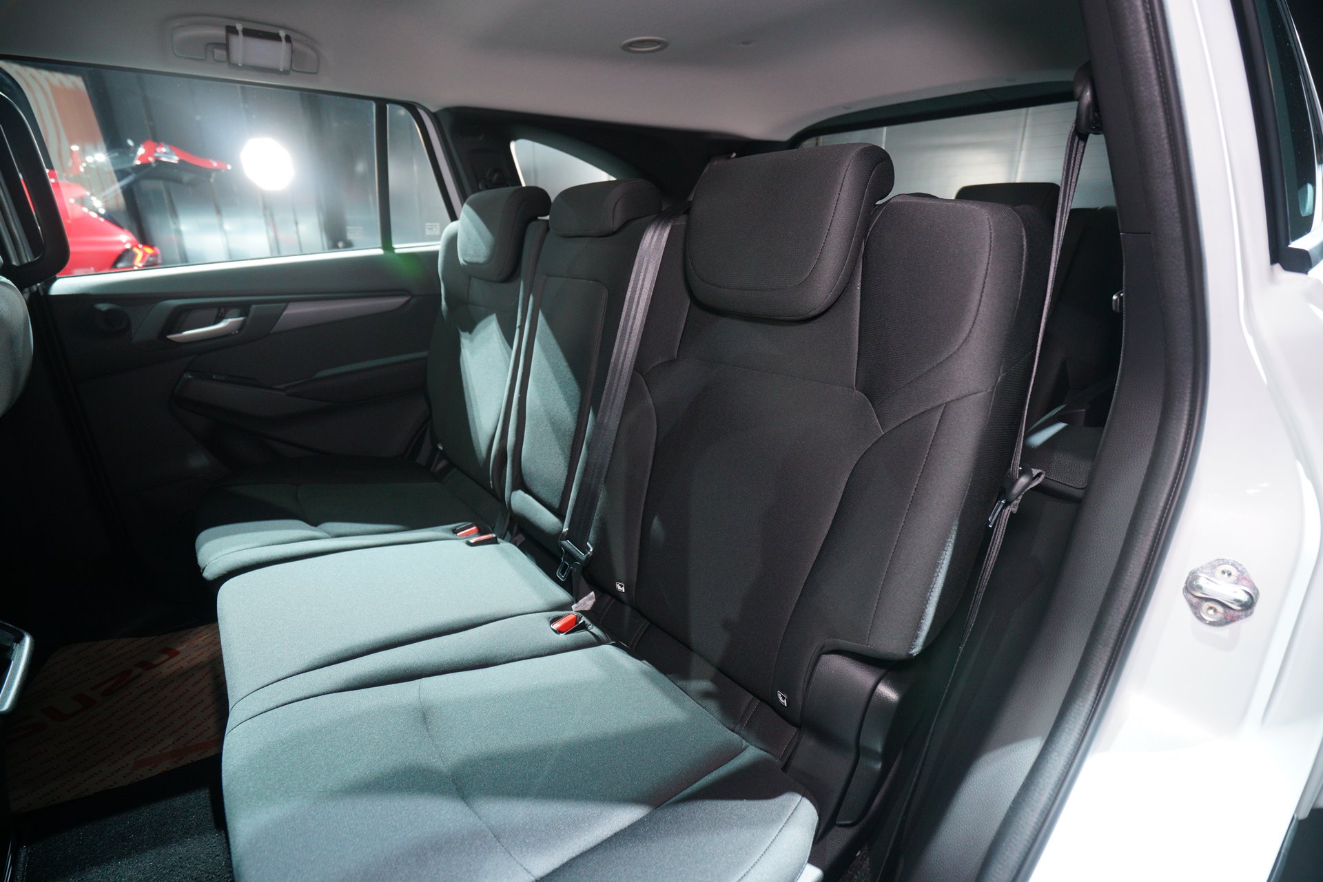 Isuzu MU-X 4x2 3.0 Elegant A/T อีซูซุ ปี 2024 : ภาพที่ 12