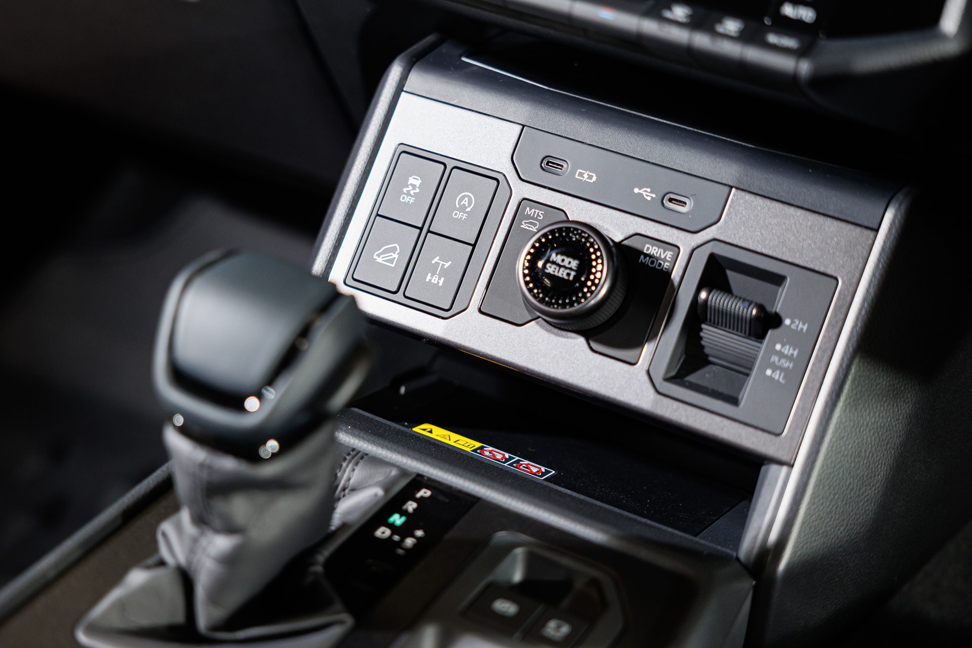 Toyota Hilux Travo Double Cab 4TREX 2.8 Overland Plus AT โตโยต้า ไฮลักซ์ ทราโว ปี 2025 : ภาพที่ 9