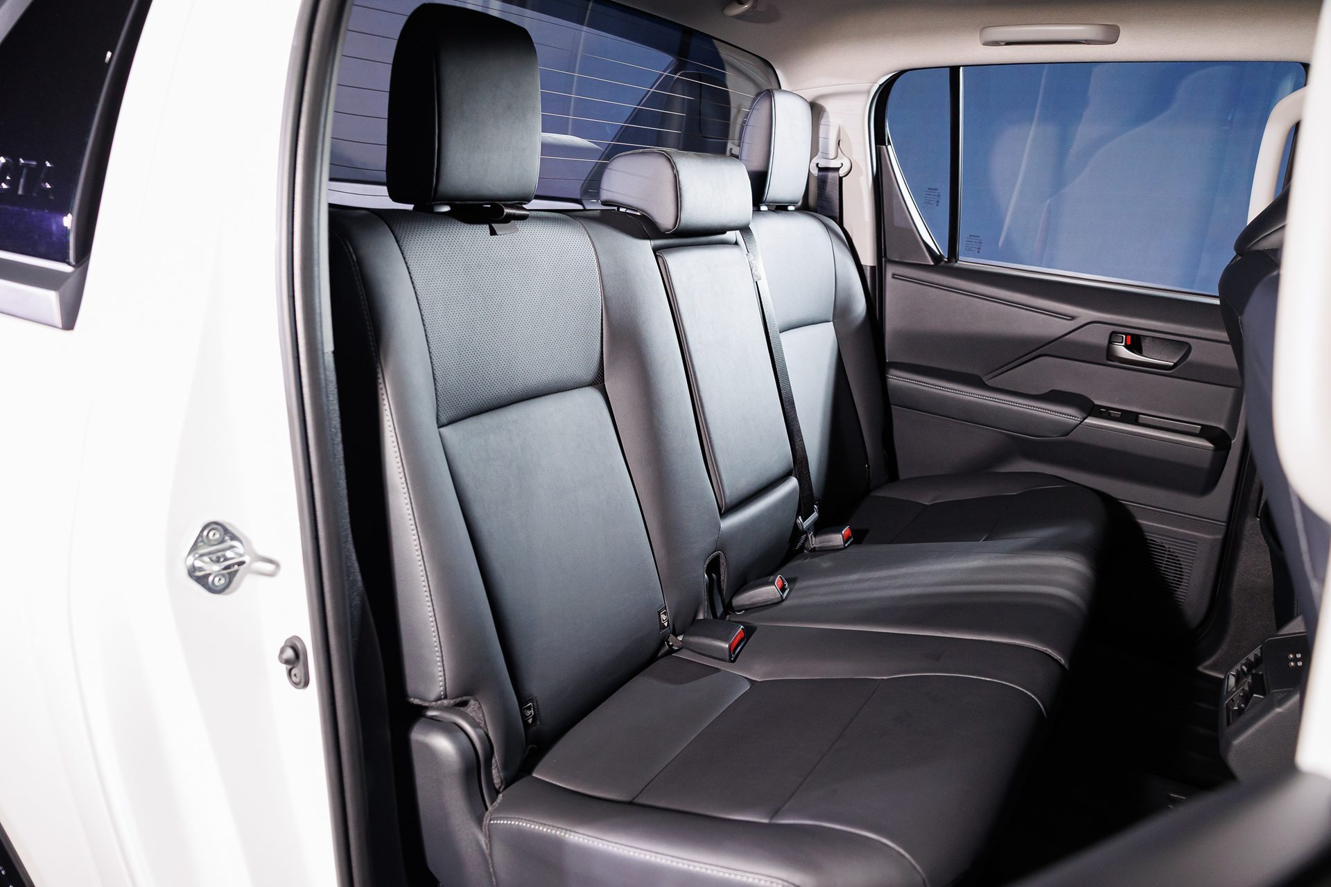 Toyota Hilux Travo Double Cab Prerunner 2.8 Overland AT โตโยต้า ไฮลักซ์ ทราโว ปี 2025 : ภาพที่ 7