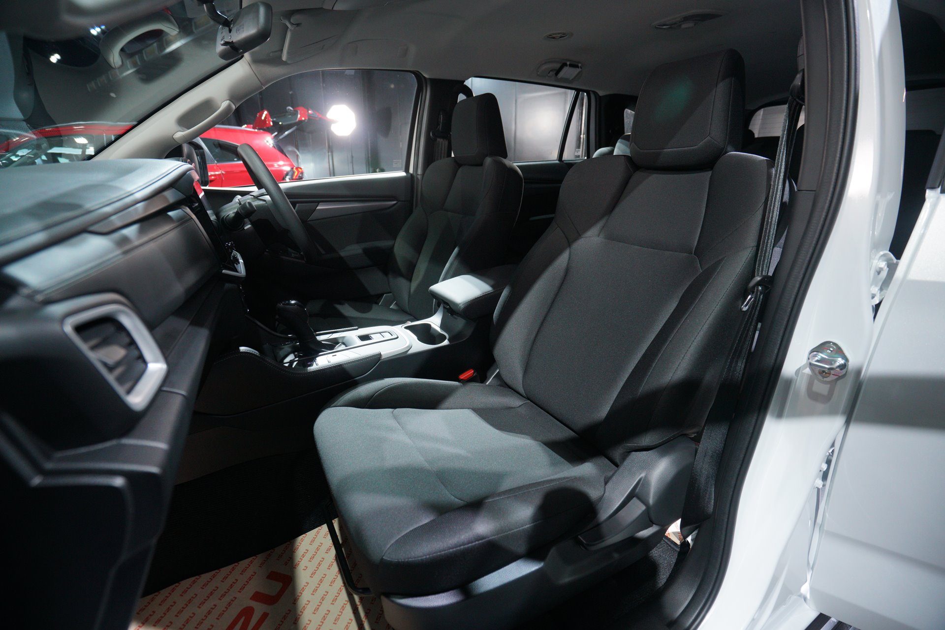 Isuzu MU-X 4x2 2.2 Elegant A/T อีซูซุ ปี 2024 : ภาพที่ 11