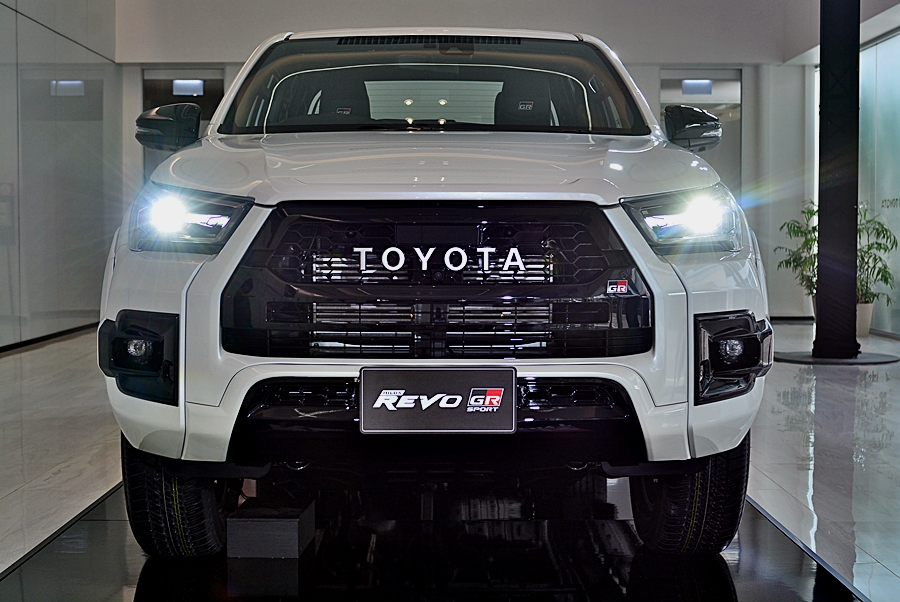 Toyota Revo GR Sport 2.8 AT Hi-Floor 4X4 โตโยต้า รีโว่ ปี 2022 : ภาพที่ 3