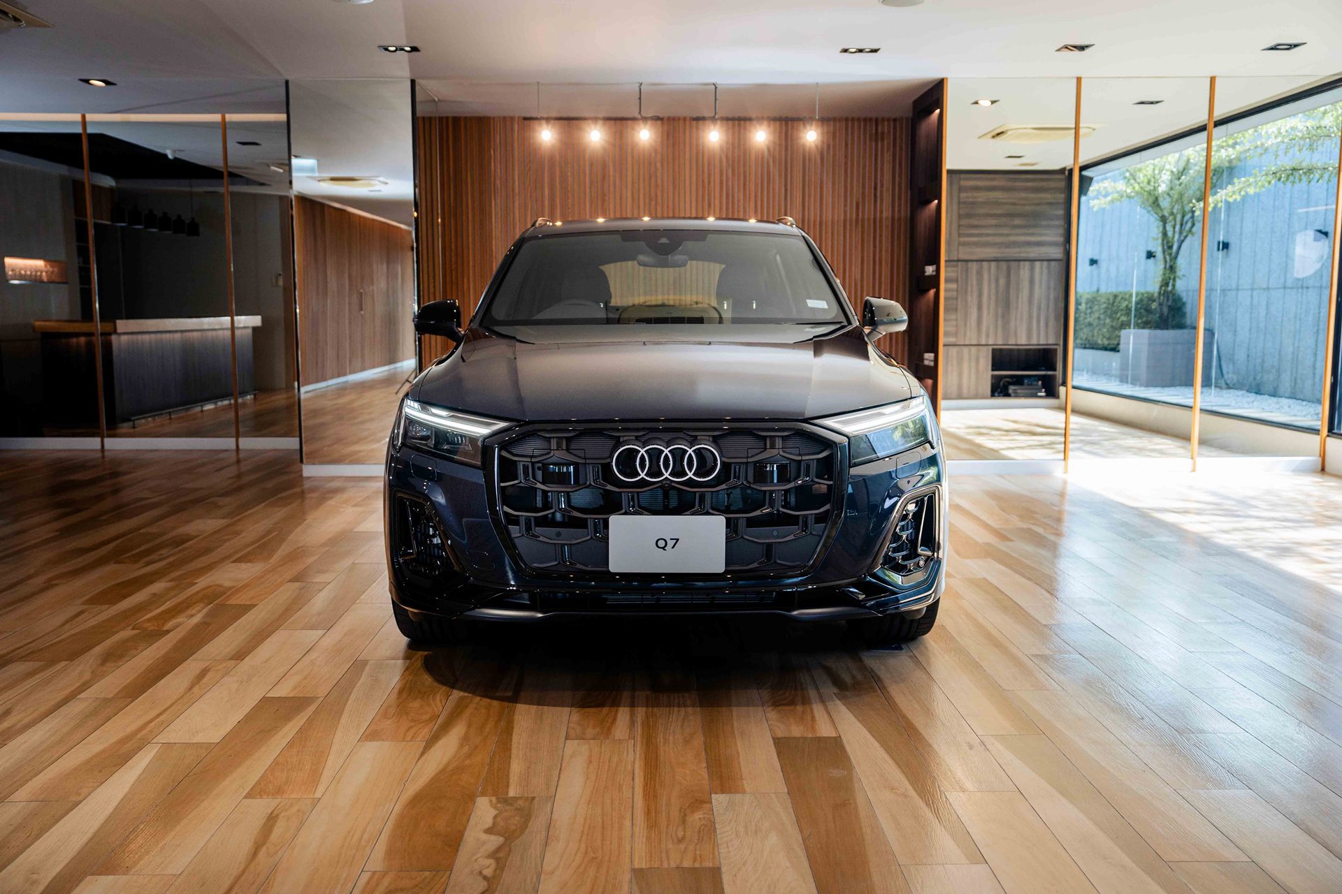 Audi Q7 TFSI e quattro S line edition one อาวดี้ คิว7 ปี 2024 : ภาพที่ 2