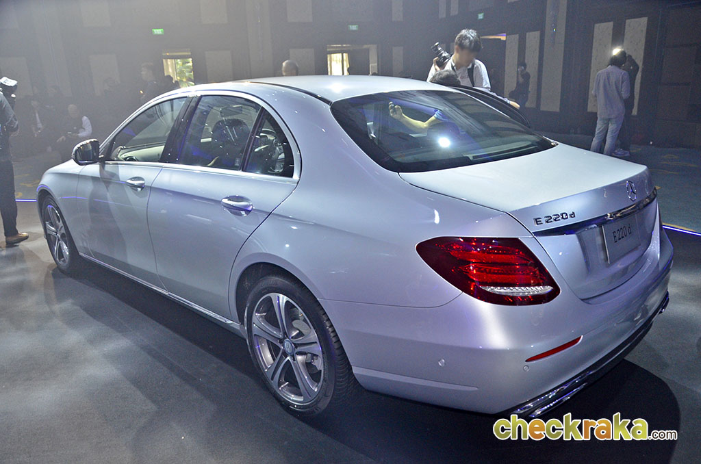 Mercedes-benz E-Class E 220 D Avantgarde เมอร์เซเดส-เบนซ์ อี-คลาส ปี 2017 : ภาพที่ 12