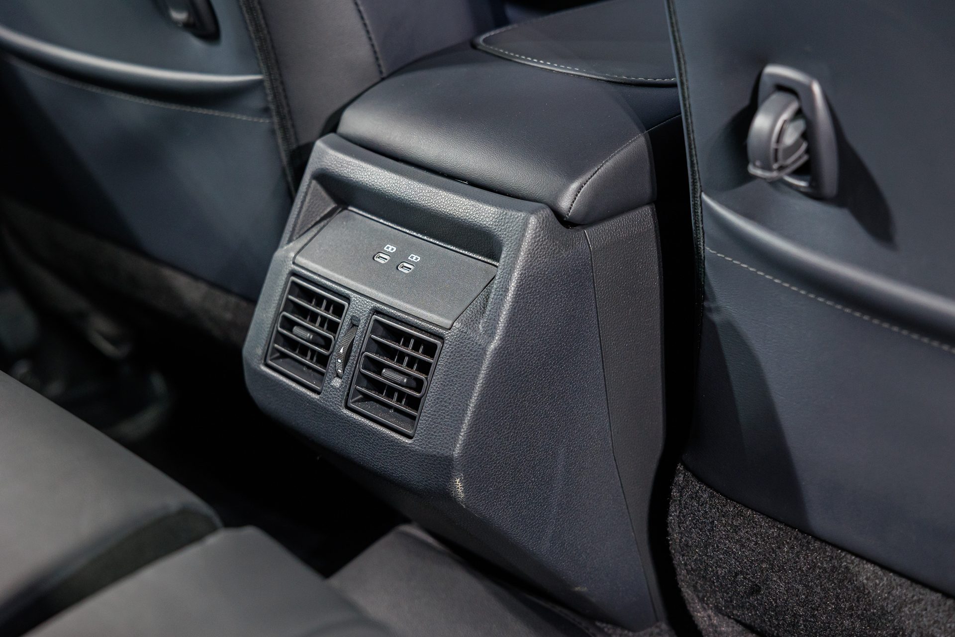 Toyota Hilux Travo -e Double Cab 4TREX โตโยต้า ไฮลักซ์ ทราโว ปี 2025 : ภาพที่ 15