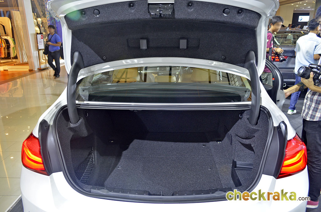 BMW Series 3 320d Celebration Edition บีเอ็มดับเบิลยู ซีรีส์3 ปี 2016 : ภาพที่ 14