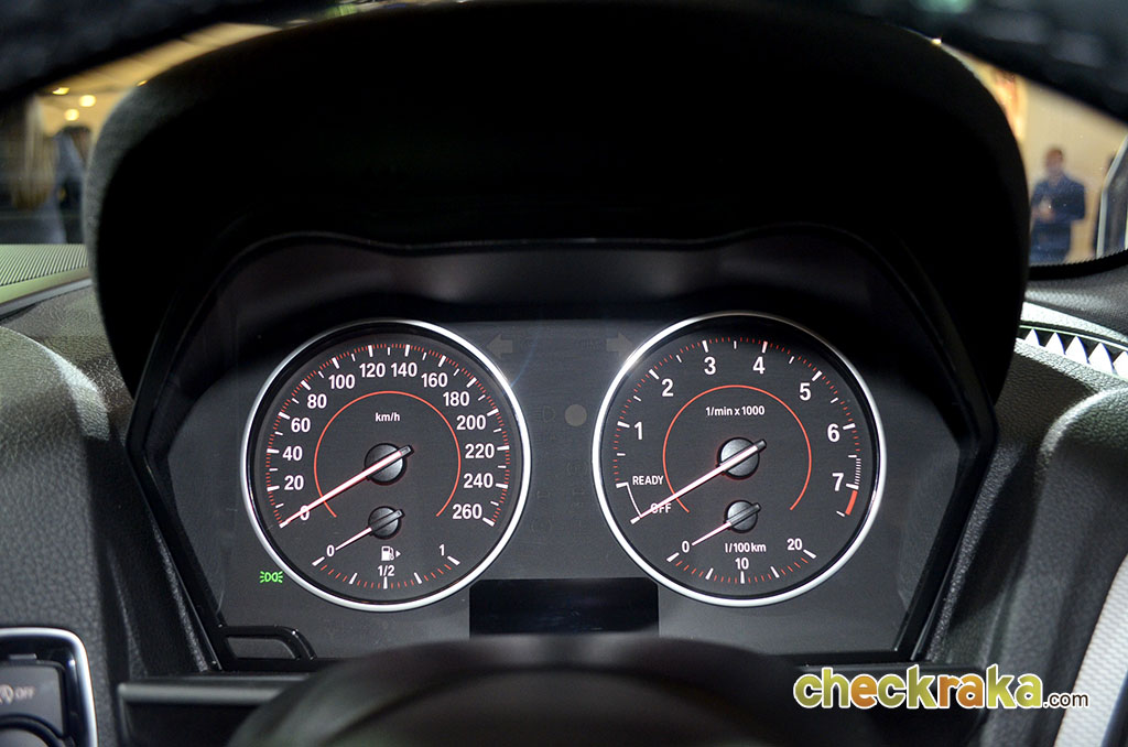 BMW Series 1 118i Sport บีเอ็มดับเบิลยู ซีรีส์ 1 ปี 2015 : ภาพที่ 17