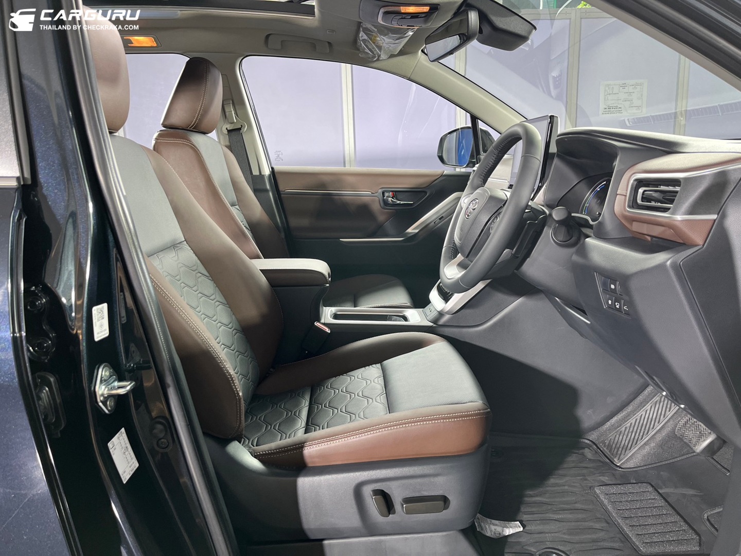 Toyota Innova Zenix 2.0 HEV Premium โตโยต้า อินโนว่า ปี 2023 : ภาพที่ 10